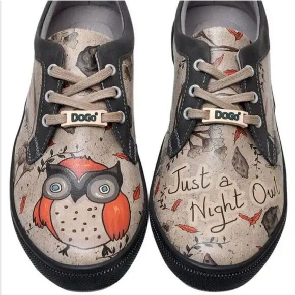 DoGo women vegan leather sneaker size 9 night owl design - Picture 2 of 14